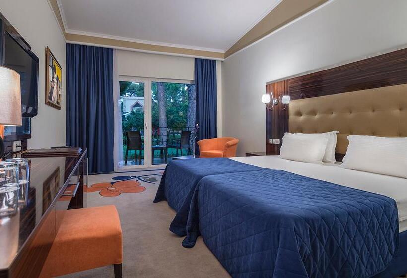 استراحتگاه Pine Beach Belek