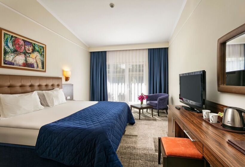 استراحتگاه Pine Beach Belek