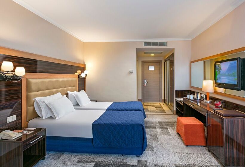 استراحتگاه Pine Beach Belek