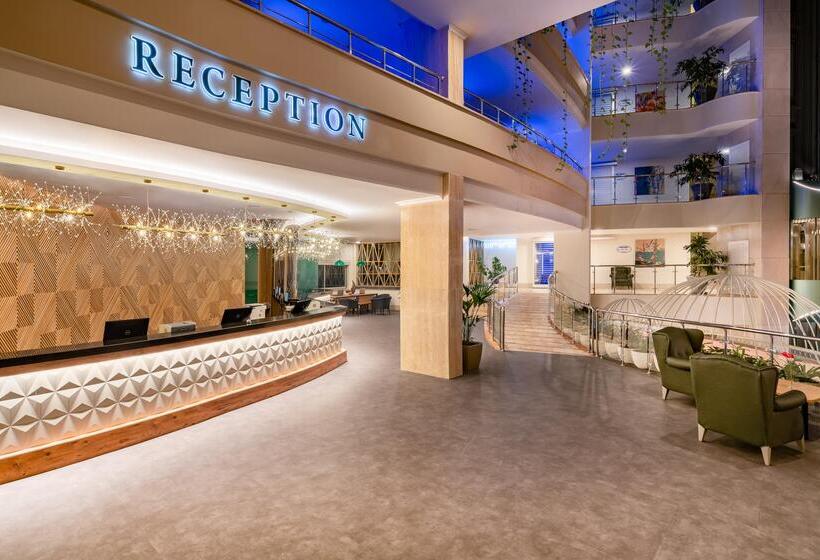 استراحتگاه Pine Beach Belek