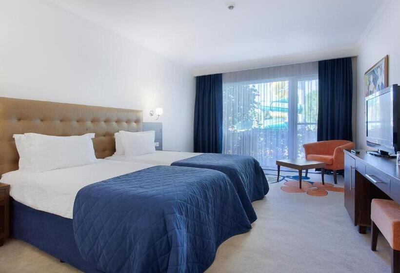 استراحتگاه Pine Beach Belek