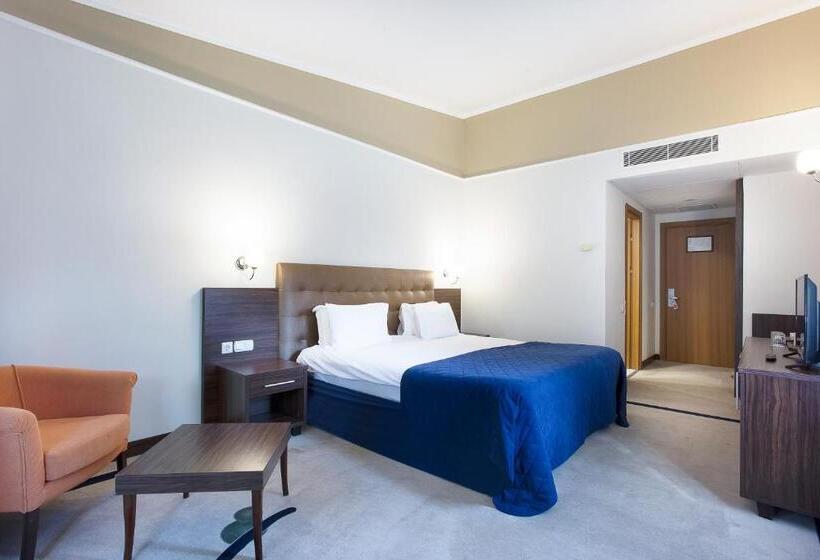 استراحتگاه Pine Beach Belek