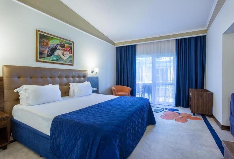 استراحتگاه Pine Beach Belek