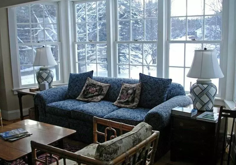 The Trumbull House Bed And Breakfast