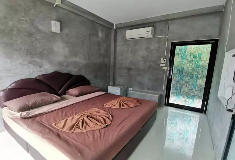 ホテル Oyo 1167 Ban Pa Rim Khuean