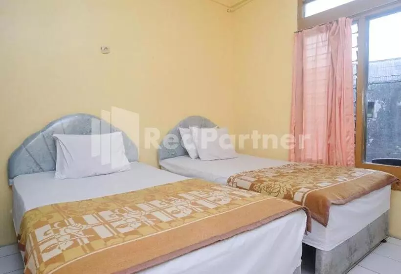 Hotelli Sido Langgeng Tawangmangu Mitra Reddoorz