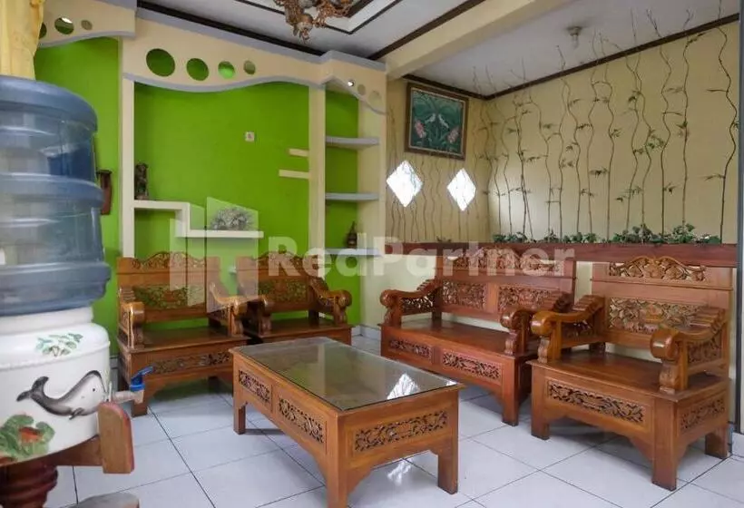 Hotelli Sido Langgeng Tawangmangu Mitra Reddoorz