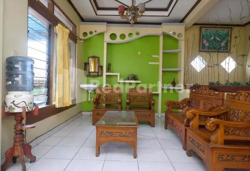 Hotelli Sido Langgeng Tawangmangu Mitra Reddoorz