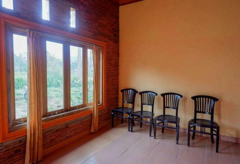 בית מלון כפרי Reddoorz At Jalan Raya Solo Tawangmangu