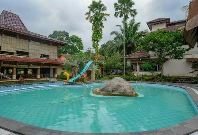 ホテル Reddoorz At Jalan Raya Solo Tawangmangu
