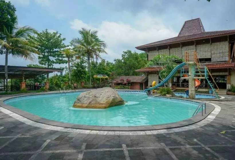 ホテル Reddoorz At Jalan Raya Solo Tawangmangu