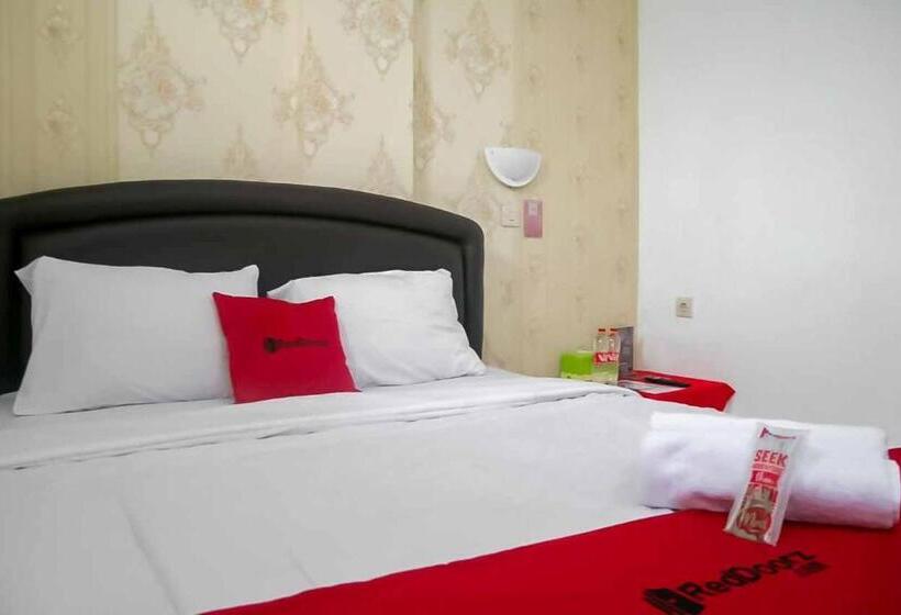 Hotel Reddoorz Plus @ Alun Alun Nganjuk
