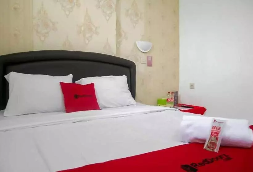 Hotelli Reddoorz Plus @ Alun Alun Nganjuk