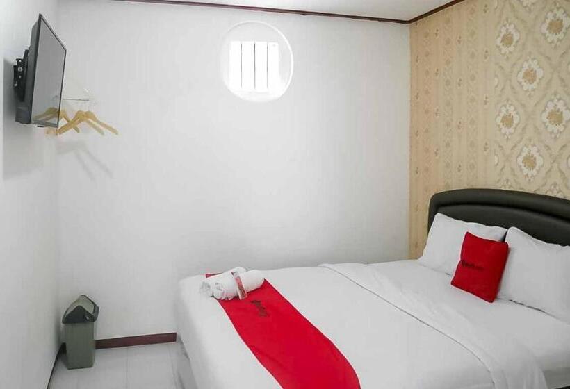 Hotel Reddoorz Plus @ Alun Alun Nganjuk