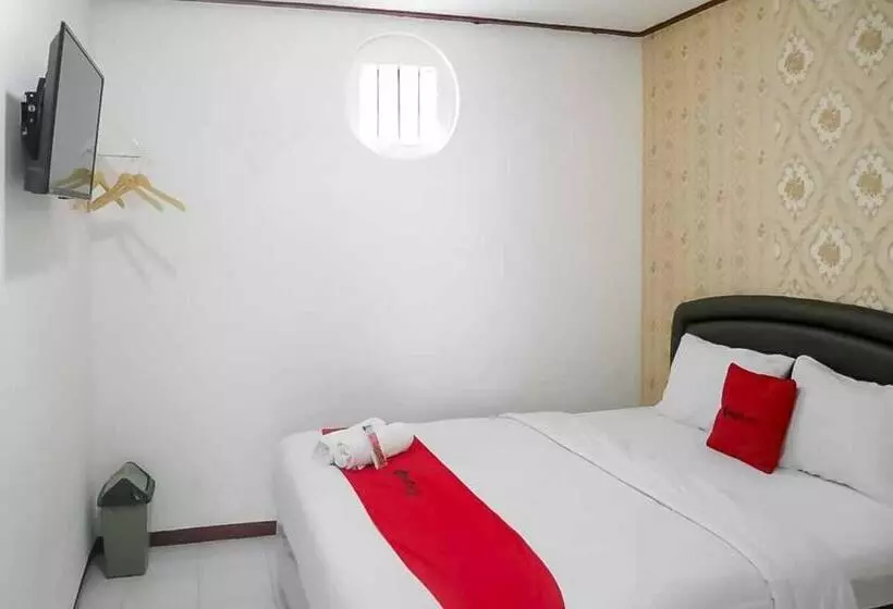 Hotelli Reddoorz Plus @ Alun Alun Nganjuk