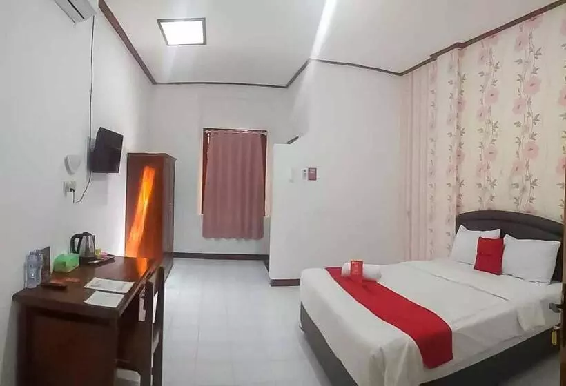 Hotelli Reddoorz Plus @ Alun Alun Nganjuk