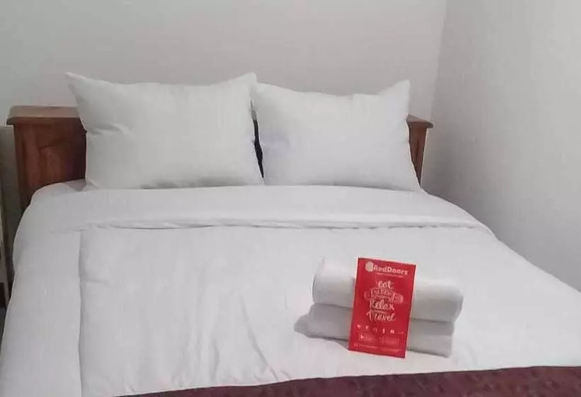 Hotelli Reddoorz Plus @ Alun Alun Nganjuk