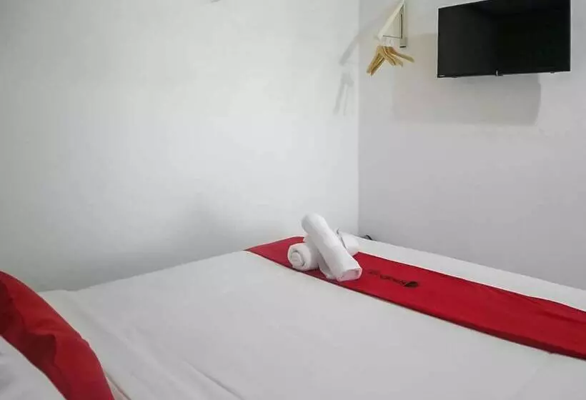 Hotelli Reddoorz Plus @ Alun Alun Nganjuk