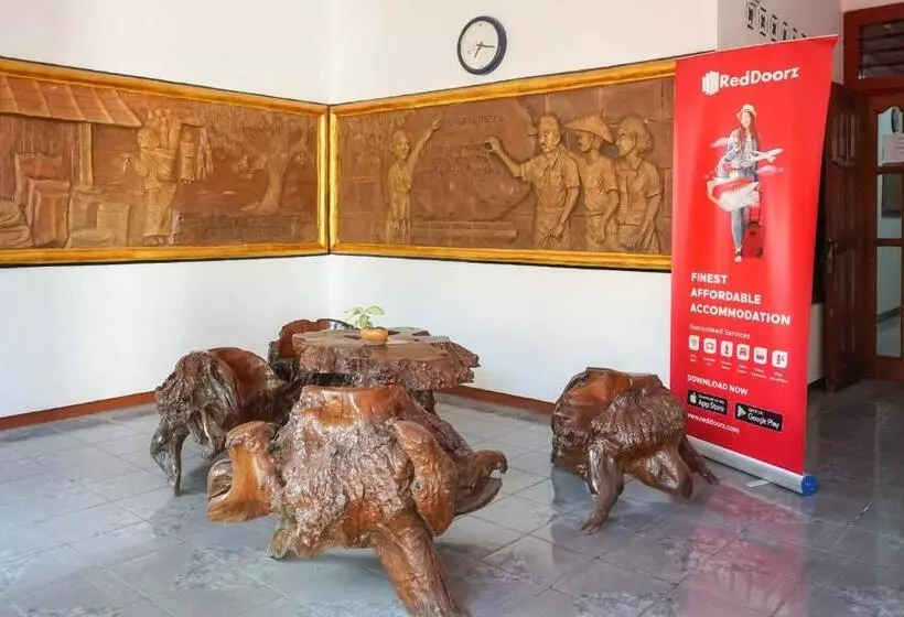 Hotelli Reddoorz Plus @ Alun Alun Nganjuk