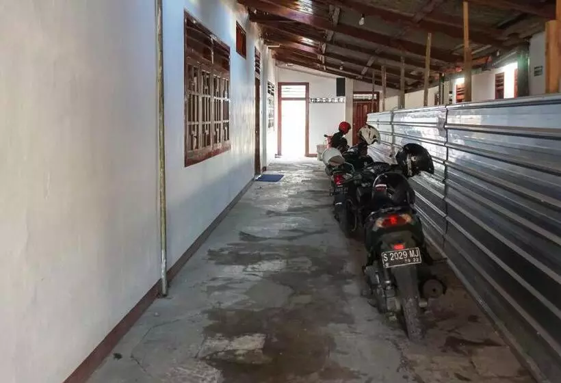 Hotelli Reddoorz Plus @ Alun Alun Nganjuk