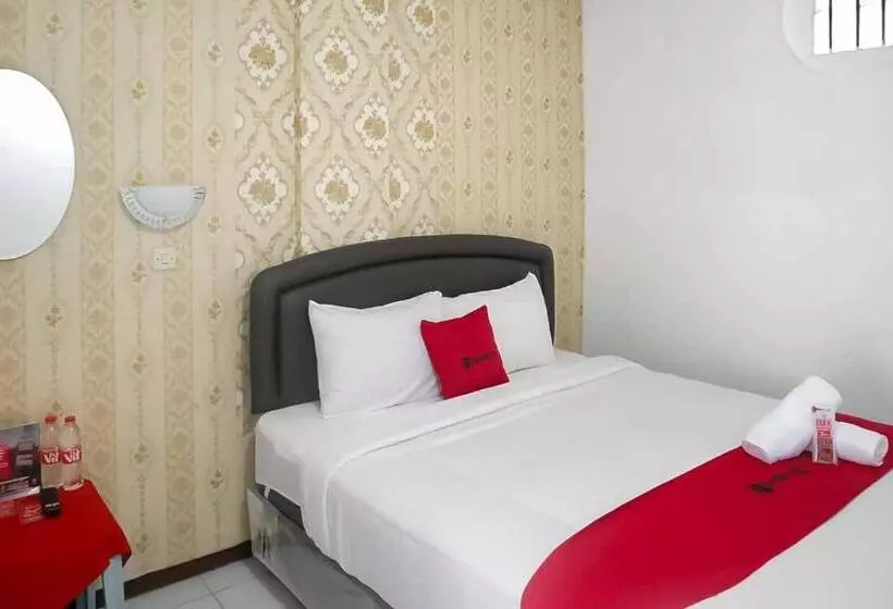 Hotelli Reddoorz Plus @ Alun Alun Nganjuk