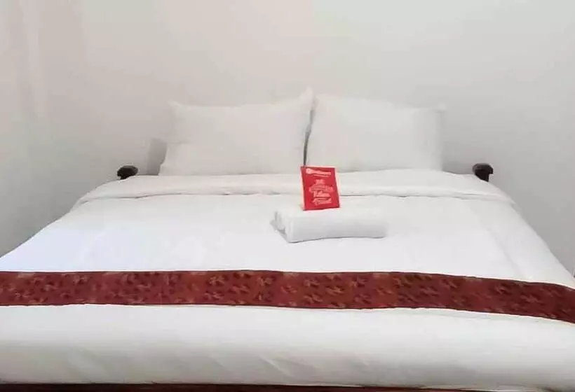 Hotelli Reddoorz Plus @ Alun Alun Nganjuk