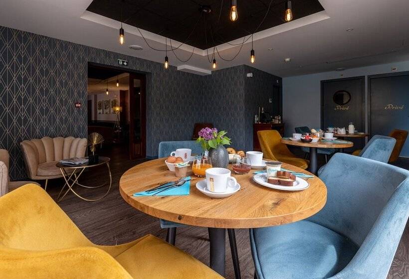 Отель Hôtel Restaurant Des Augustins Climatisation