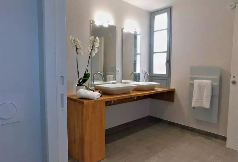 ホテル Hôtel Restaurant Des Augustins   Climatisation