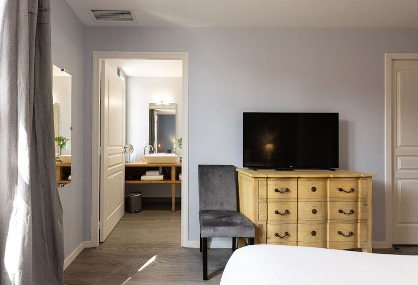 Отель Hôtel Restaurant Des Augustins Climatisation