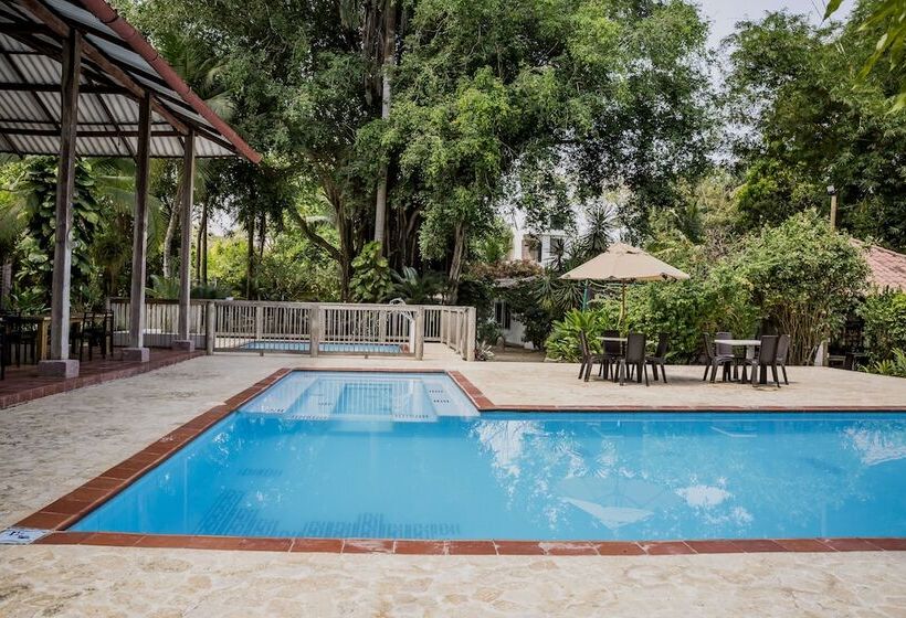 هتل Restaurante Selva Negra