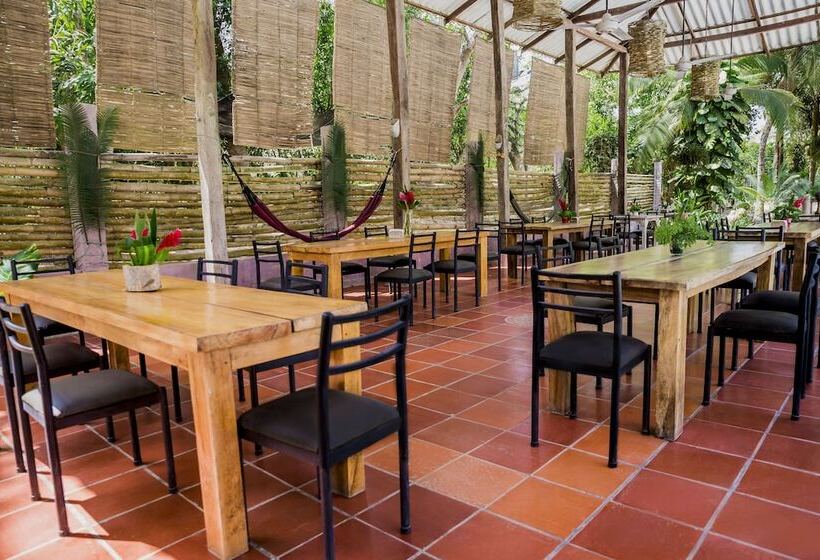 هتل Restaurante Selva Negra