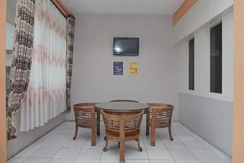 Hotelli Spot On 2200  Gunung Sari