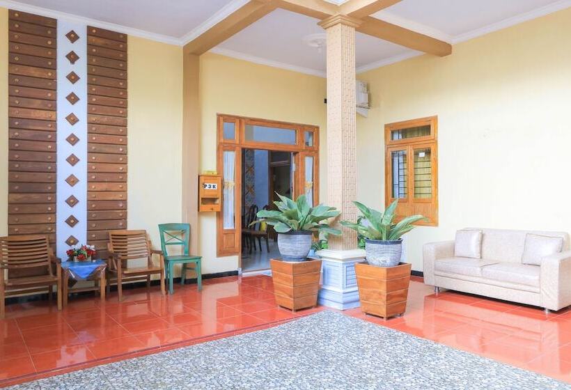 בית מלון כפרי Spot On 2440 Wallet Family Residence Syariah