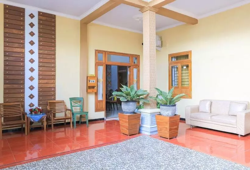 ホテル Spot On 2440 Wallet Family Residence Syariah