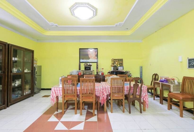 בית מלון כפרי Spot On 2440 Wallet Family Residence Syariah