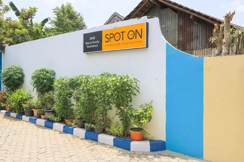 ホテル Spot On 2440 Wallet Family Residence Syariah