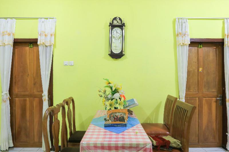 בית מלון כפרי Spot On 2440 Wallet Family Residence Syariah