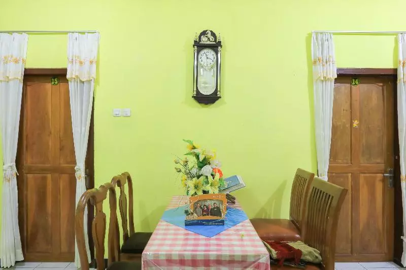 ホテル Spot On 2440 Wallet Family Residence Syariah