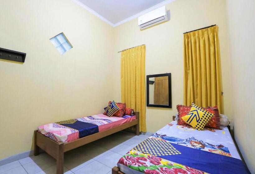 בית מלון כפרי Spot On 2440 Wallet Family Residence Syariah