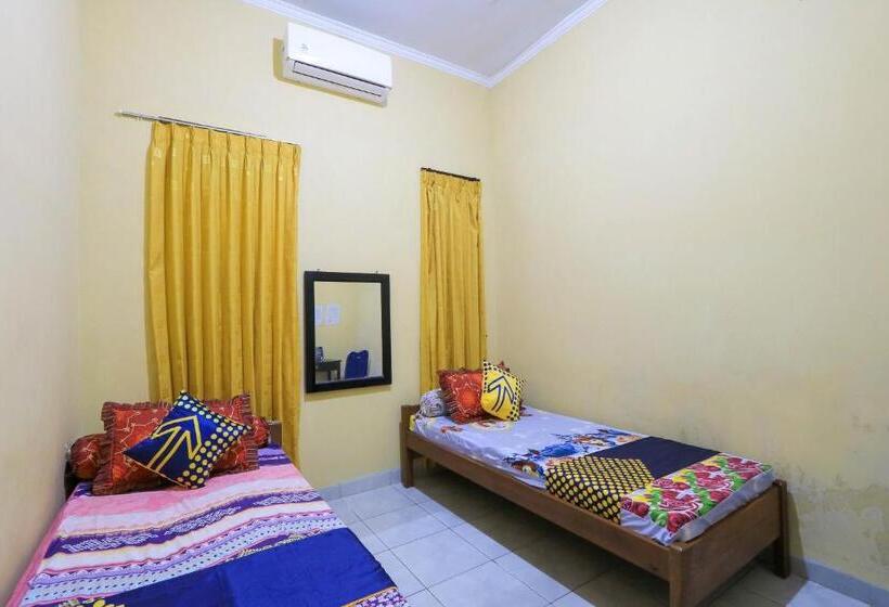 בית מלון כפרי Spot On 2440 Wallet Family Residence Syariah