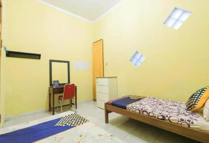 ホテル Spot On 2440 Wallet Family Residence Syariah