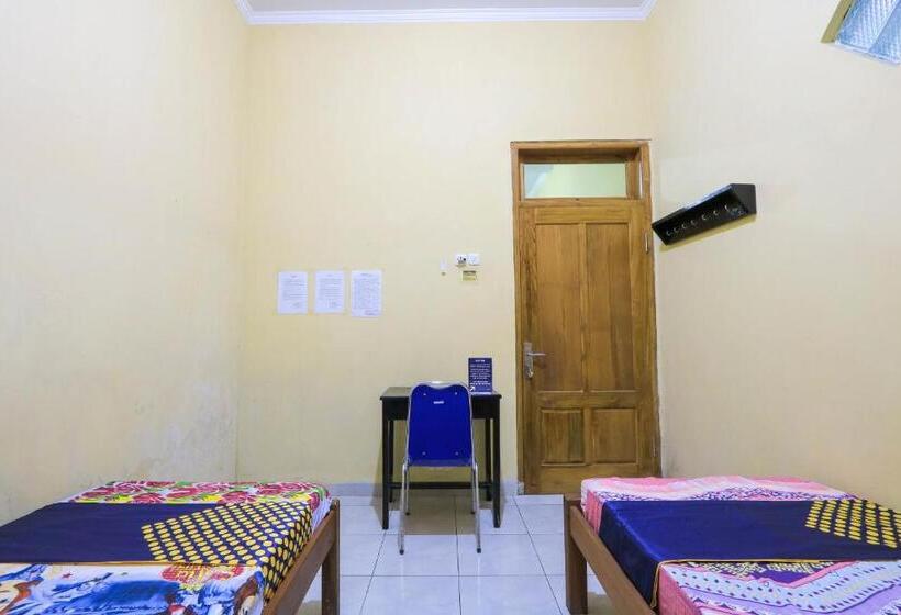 בית מלון כפרי Spot On 2440 Wallet Family Residence Syariah