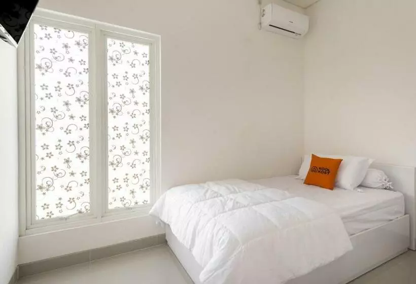 Majatalo Koolkost Near T2 Juanda Airport