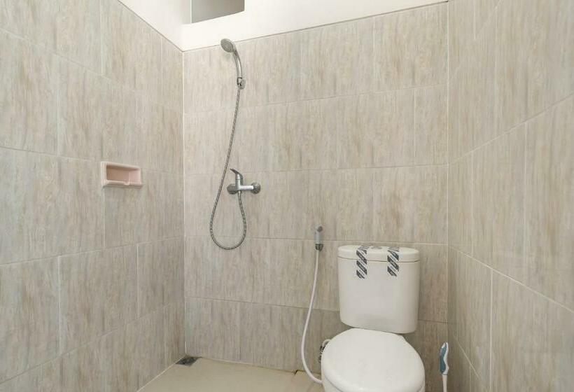 Panzió Koolkost Near T2 Juanda Airport