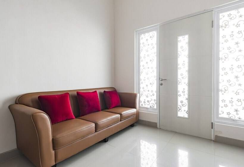 Majatalo Koolkost Near T2 Juanda Airport