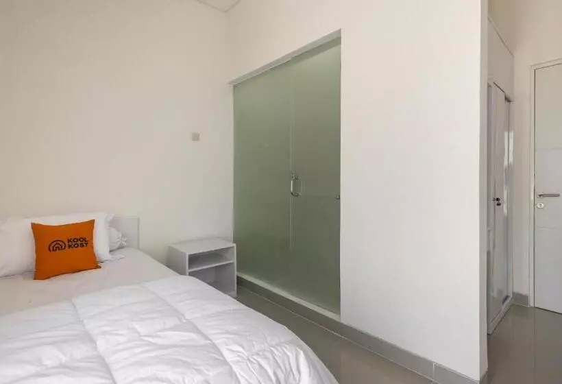 Majatalo Koolkost Near T2 Juanda Airport