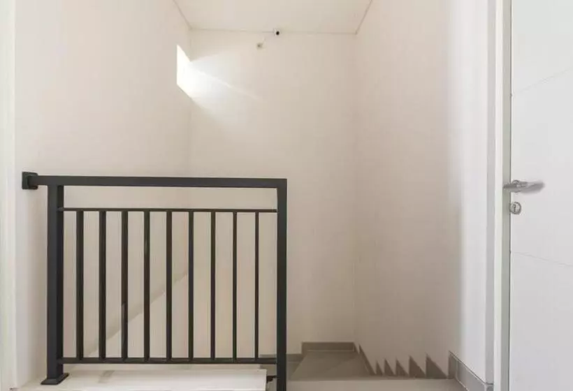 Majatalo Koolkost Near T2 Juanda Airport