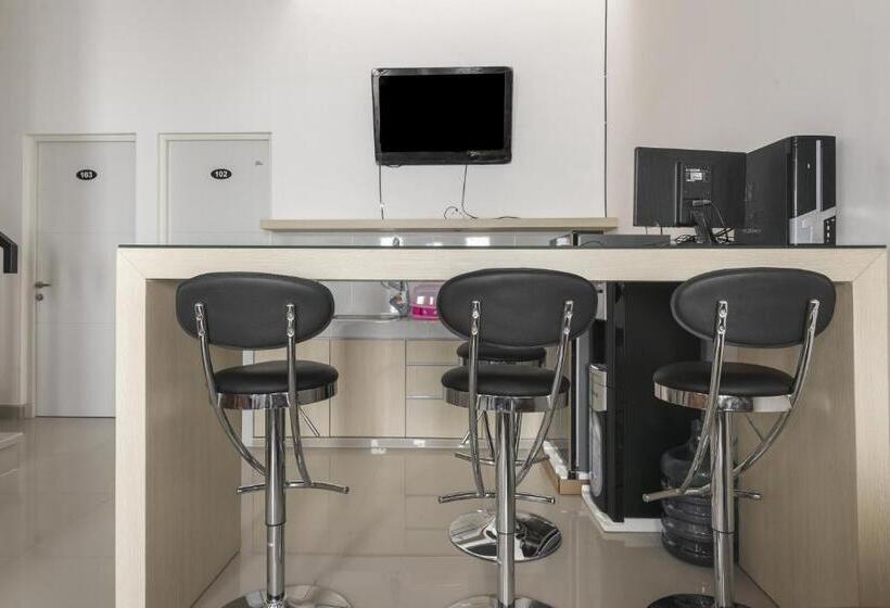 Majatalo Koolkost Near T2 Juanda Airport