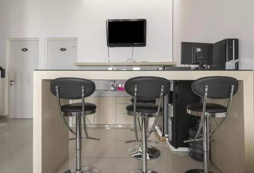 Majatalo Koolkost Near T2 Juanda Airport