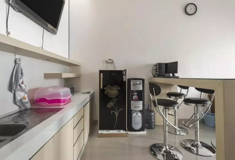 Majatalo Koolkost Near T2 Juanda Airport